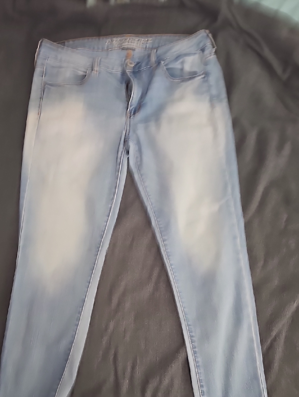 American Eagle Outfitters Light Wash Skinny Jeans